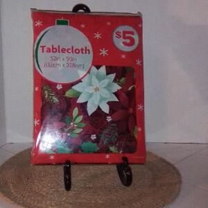 🌻5/$10 Red and Green Tablecloth